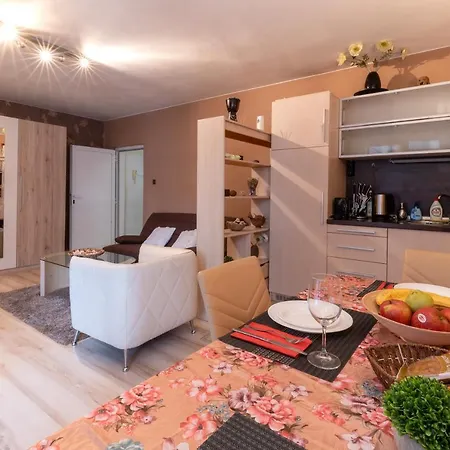 شقة 1br Sea Walk Condo, Top Center, Kitchen, Fast Wifi *