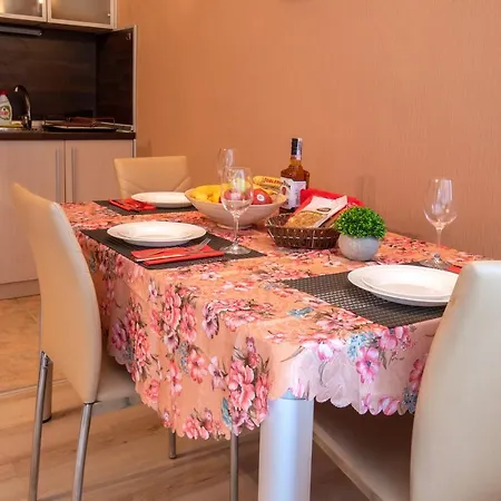1br Sea Walk Condo, Top Center, Kitchen, Fast Wifi شقة *